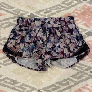 Lululemon shorts size 6 2.5”
